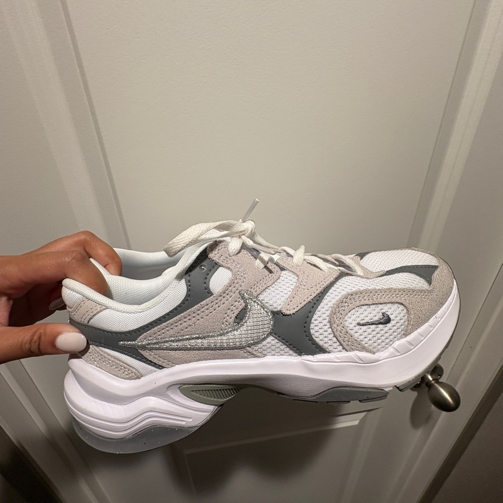 Nike Women's Sneakers - White and Gray